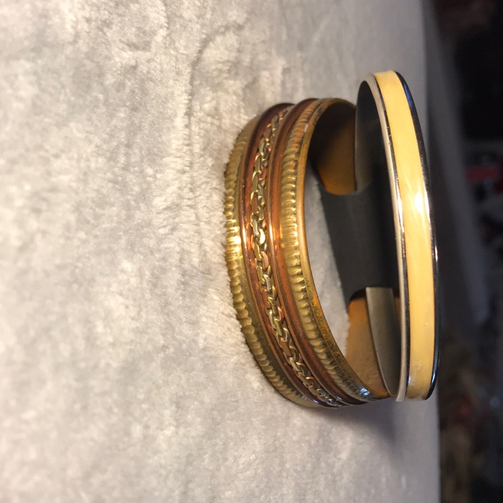 2 bracelets